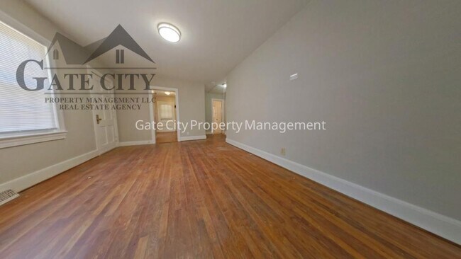 Building Photo - 227 Oakhurst St