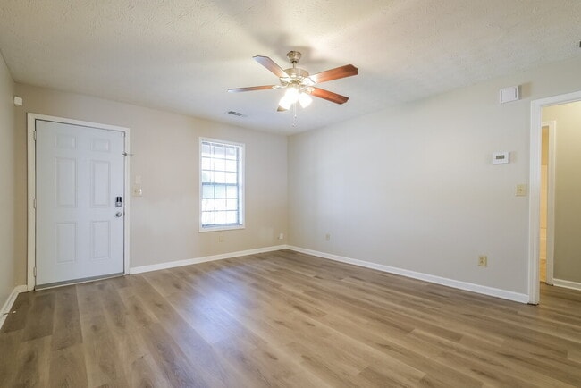 Building Photo - 318 Freeport Dr