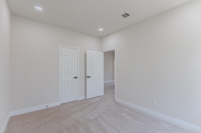 Building Photo - 6814 Champion Ln