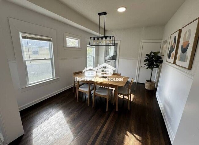 Building Photo - Updated 5 Bedroom/ 2.5 Bath Home In KCMO *READY NOW*