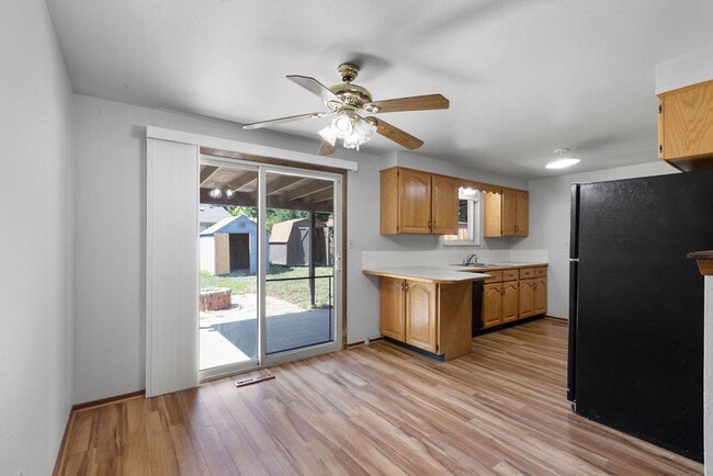Building Photo - 4857 N Roosevelt Ave
