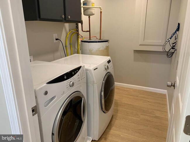 Building Photo - 224 Kern St