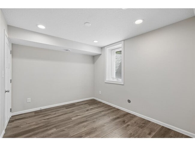 Building Photo - 3100 W 55th St