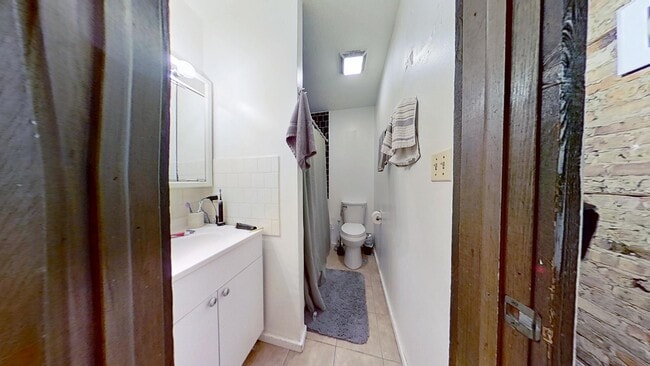 Building Photo - 739 W Briar Pl