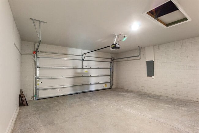 Building Photo - 25361 Doredo Dr