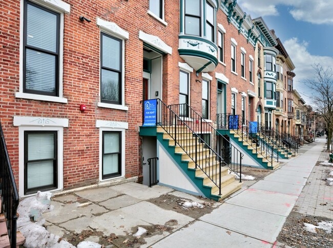 Building Photo - 534 Madison Ave