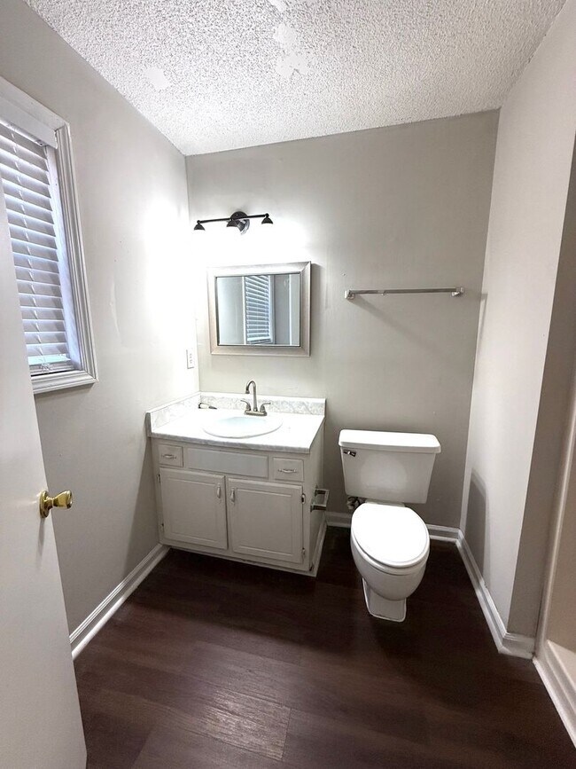 Building Photo - 4101 Hawthorne Cir