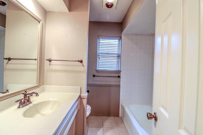 Building Photo - 2735 79th St