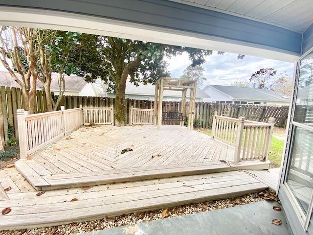Building Photo - 102 Midland Ct