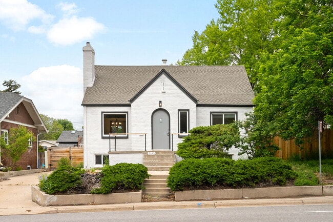 Building Photo - 3143 Sheridan Boulevard