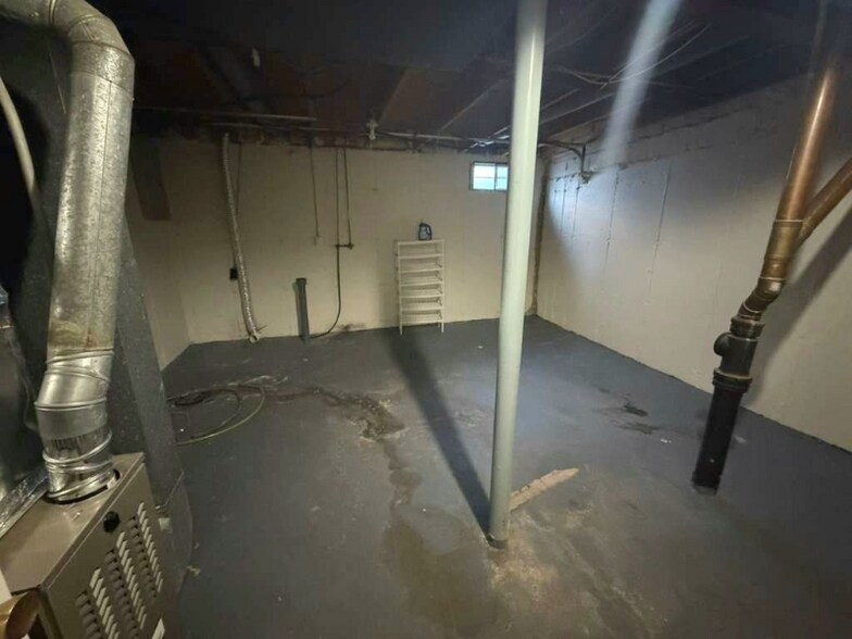 Building Photo - 3582 Pershall Rd