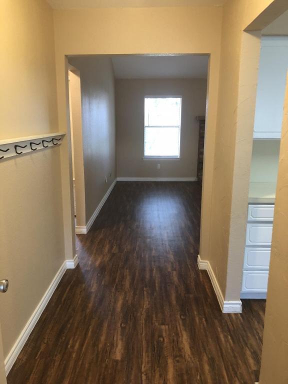 Building Photo - 710 Paintbrush Dr