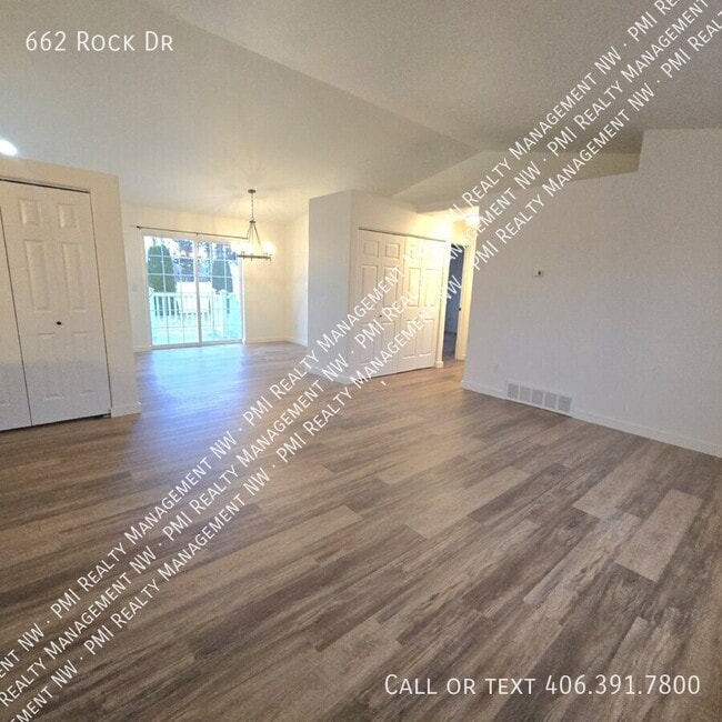 Building Photo - 662 Rock Dr