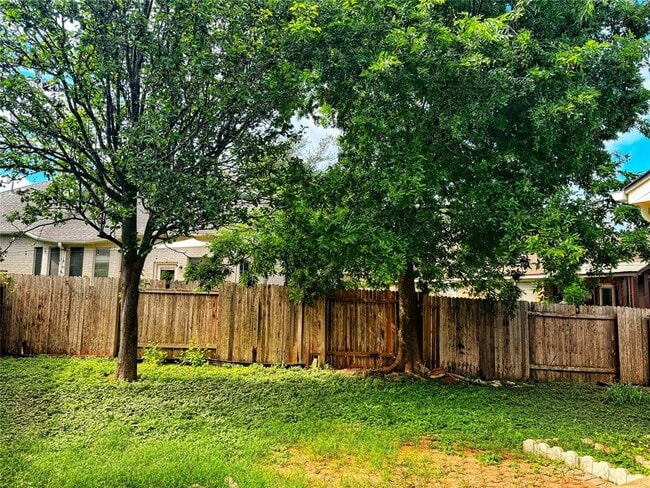 Building Photo - 1811 Montana Sky Dr