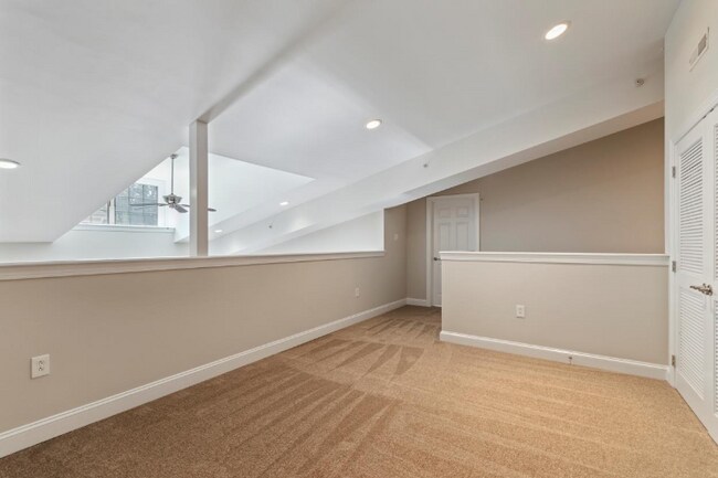 Building Photo - 426 W Laurel Ave