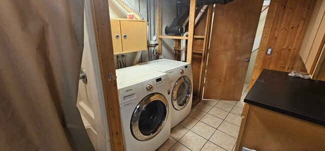 Building Photo - 227 Timber Ln