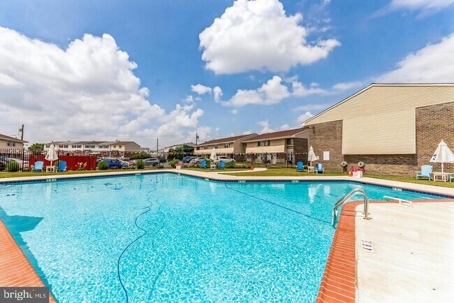 Building Photo - 3850 Woodhaven Rd