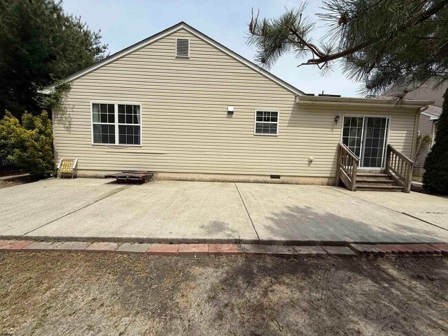 Building Photo - 2 Club House Ln