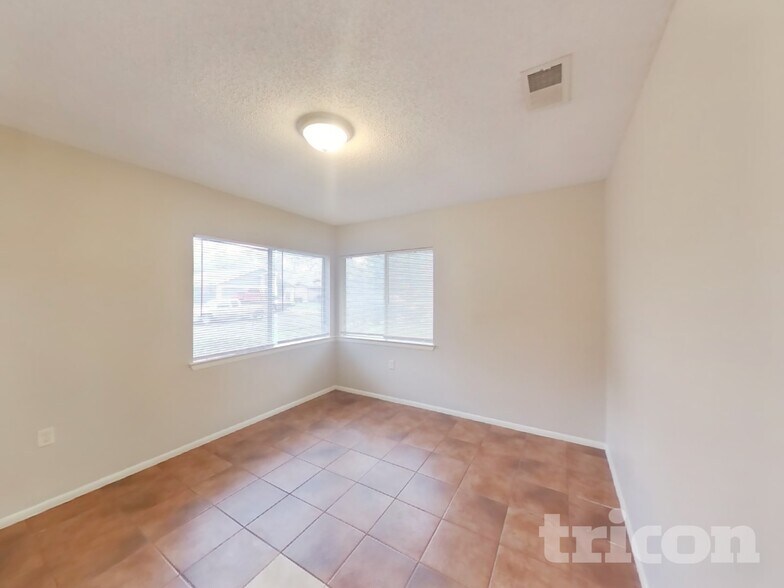 Building Photo - 9302 Points Edge