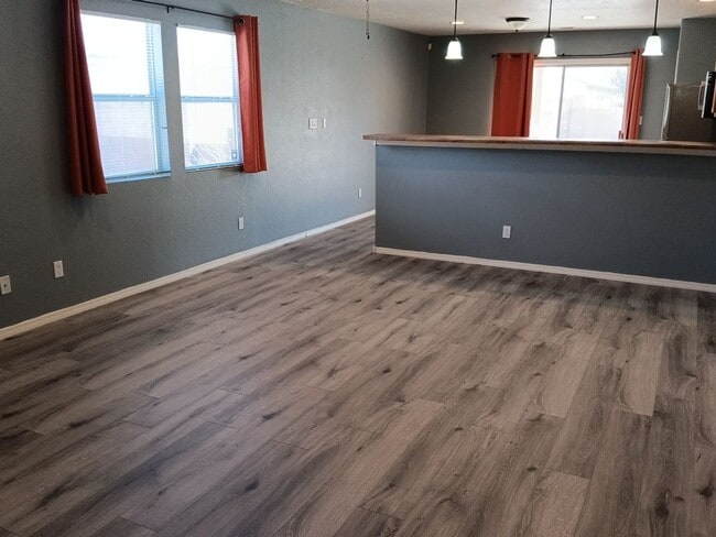 Building Photo - Beautiful 3 Bedroom 2 Bathroom Home Located in Ventana Ranch!!