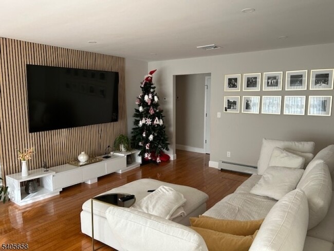 Building Photo - 23 Old Farm Rd