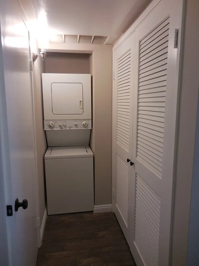 Building Photo - Newly renovated Mission Valley unit