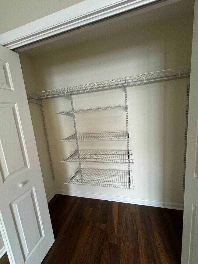 Building Photo - 400 Front St