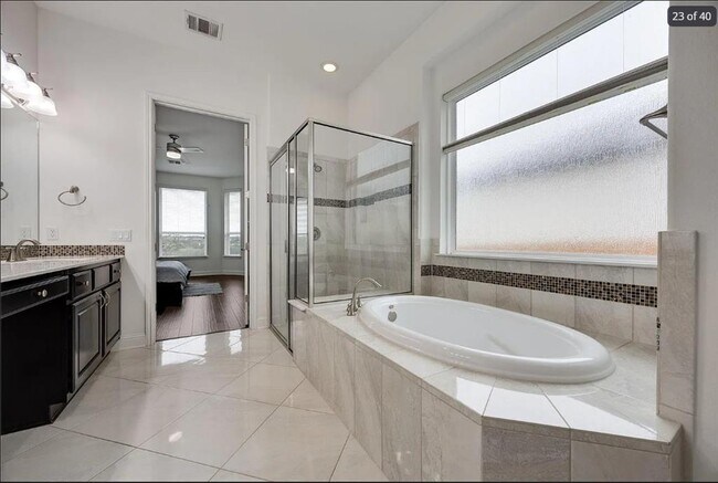 Building Photo - 4208 Bonanza Dr