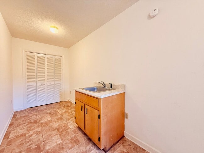 Building Photo - Charming 3 Bedroom Home for Rent!