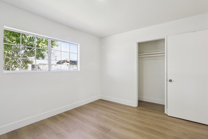Building Photo - 11247 Michael Hunt Dr