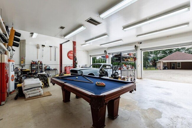 Building Photo - 390 Alpine Dr