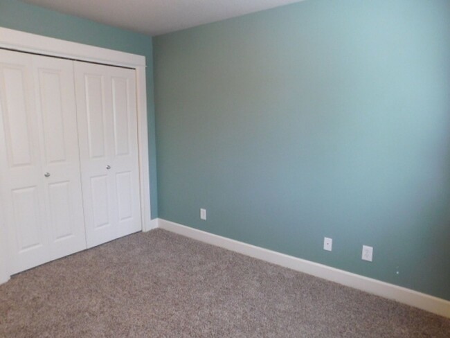 Building Photo - 4Bd/2.5Ba Two Story House - Available Soon!