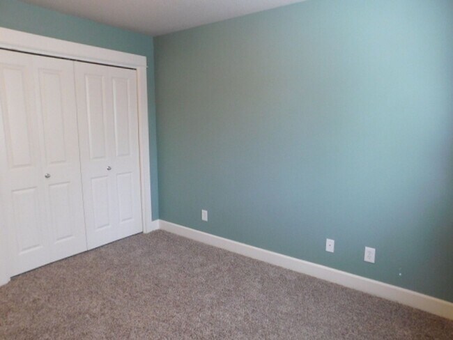 Building Photo - 4Bd/2.5Ba Two Story House - Available to View!