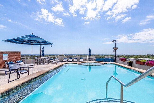 Building Photo - 1021 N Garfield St