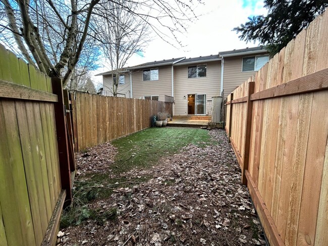 Building Photo - New Appliances, Carpet & Paint 2 Bed 1.5 B...