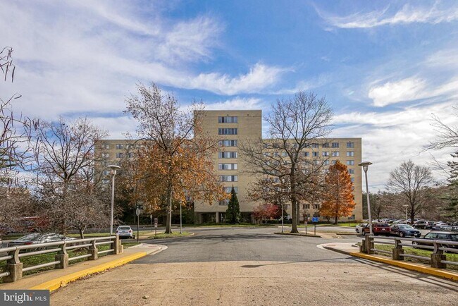 Building Photo - 6641 Wakefield Dr