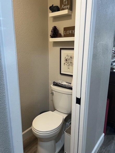 Building Photo - 806 Coyote St