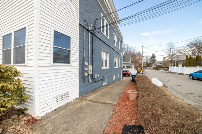 Building Photo - 7 Ridgeland Rd