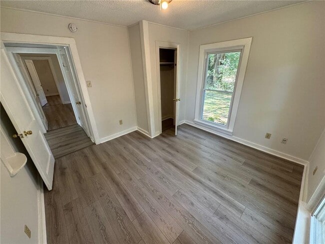 Building Photo - 904 Pansy Ct