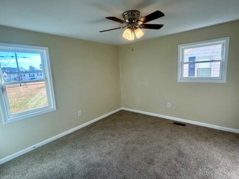 Building Photo - 403 S Market St