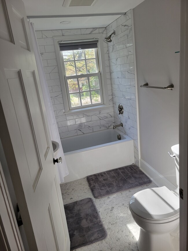 Building Photo - 126 Tred Avon Ave