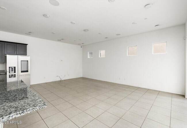 Building Photo - 221 E Balsam Dr