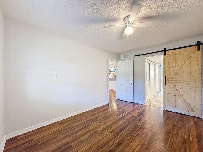 Building Photo - 8302 Bardmoor Blvd