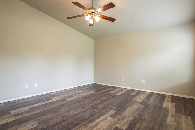 Building Photo - Beautiful 3 Bed 2 Bath Home in Moore School District!