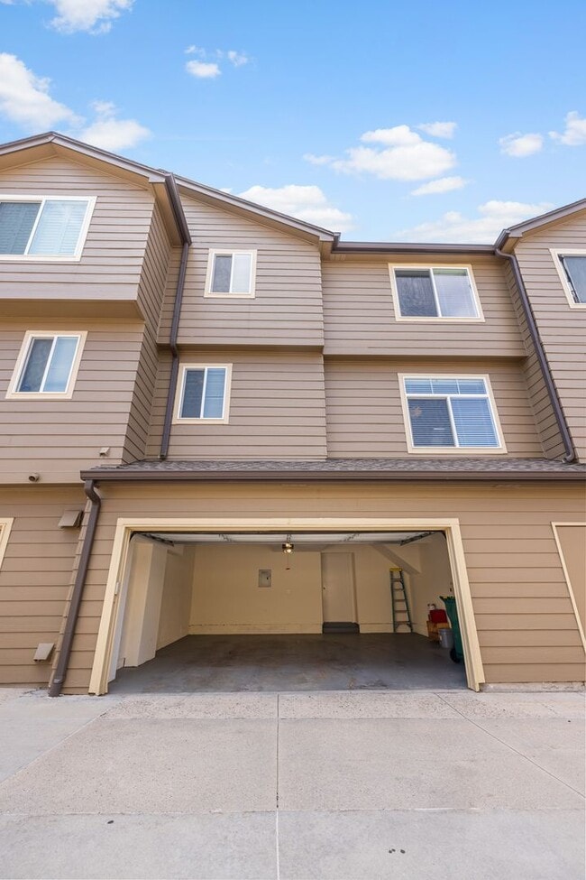 Building Photo - 6412 Silver Mesa Dr