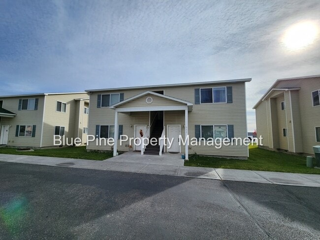 Primary Photo - 952 Anne St