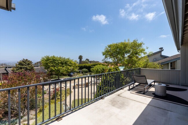 Building Photo - 6667 La Jolla Scenic S Dr