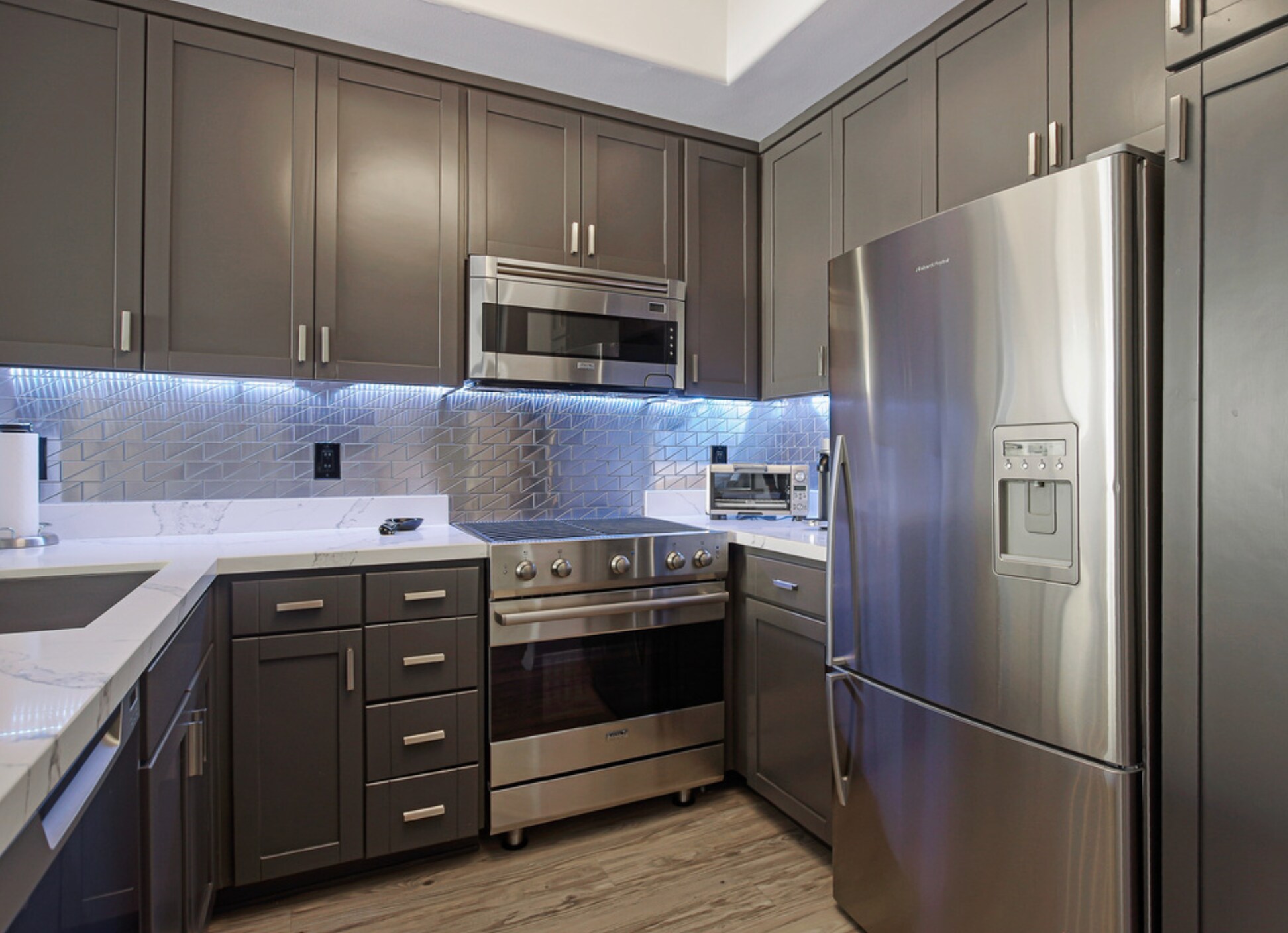 Building Photo - 4060 Glencoe Ave