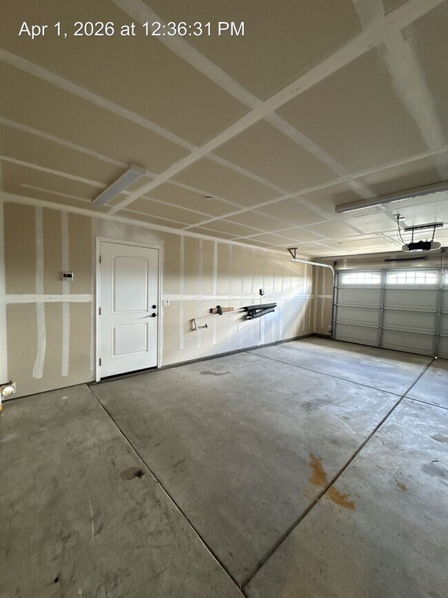 Building Photo - Charming 4 Bedroom House For Rent!!