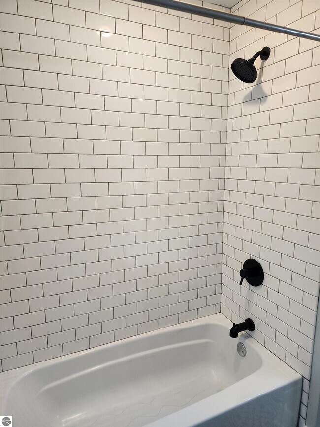 Building Photo - 620 W Ninth St